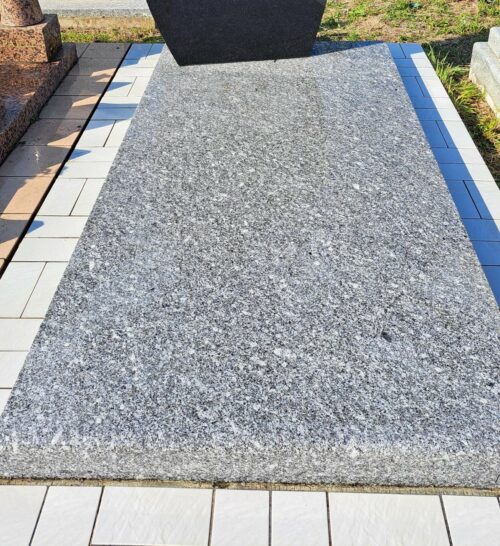 Nettoyage complet du monument et des plaques et ornements