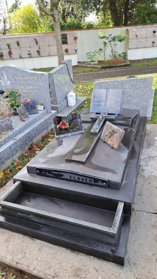 Cimetière Saint Eloi Nettoyage complet de la sépulture et ornements