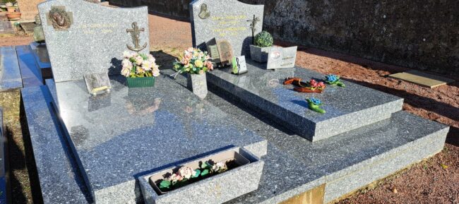 nettoyage-complet-du-monument-ornements-desherbage-tombe-cimetiere-5-1