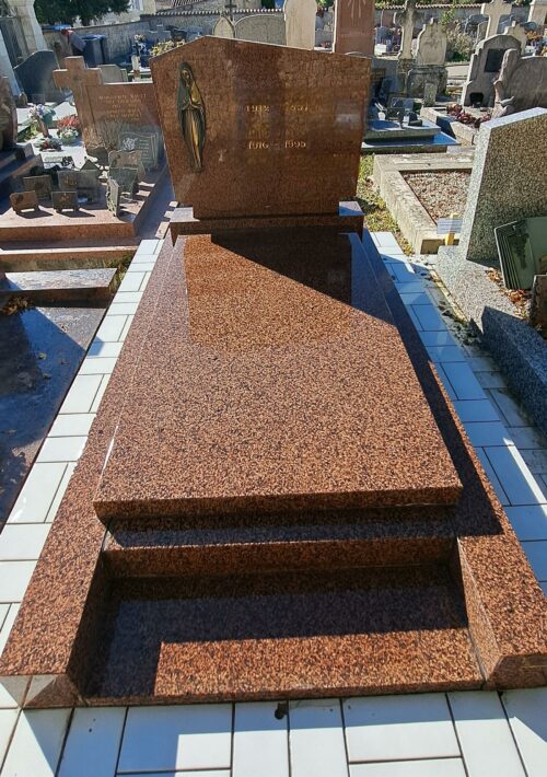 Cimetière de Croix-Chapeau - Nettoyage de la sépulture et de ses ornements