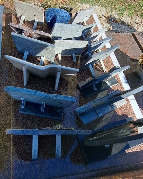 Cimetière de Croix-Chapeau - Nettoyage de la sépulture et de ses ornements